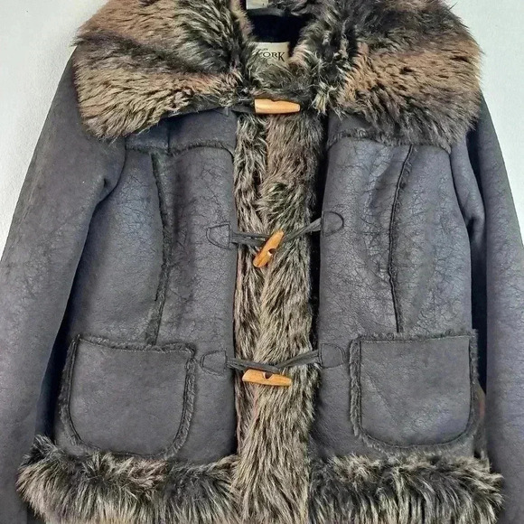 New York Classic Faux fur Jacket Size Medium - Picture 3 of 13
